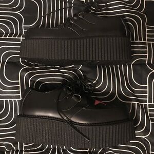 Womens Demonia creepers pink star rare 
Size 6